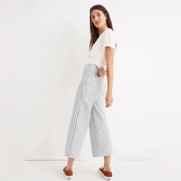 Madewell Emmett Wide-Leg Crop Pants in Stripe: Button-Front Edition in 26T - Picture 4 of 5